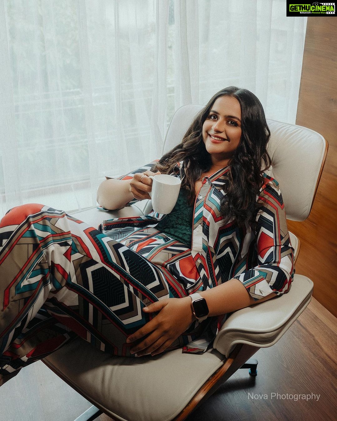 Prachi Tehlan Instagram - Just because I am in love with this song!! ~Vibes~ π€ CLICKED BY: @nova_photography___ RETOUCH BY: @sam_retouch STYLED BY: @mua_alisha_official MUAH: @mua_alisha_official DOP: @cinematographer_jibin_dev WEARING: @fxmlondonofficial #shootdiaries Kochi, India
