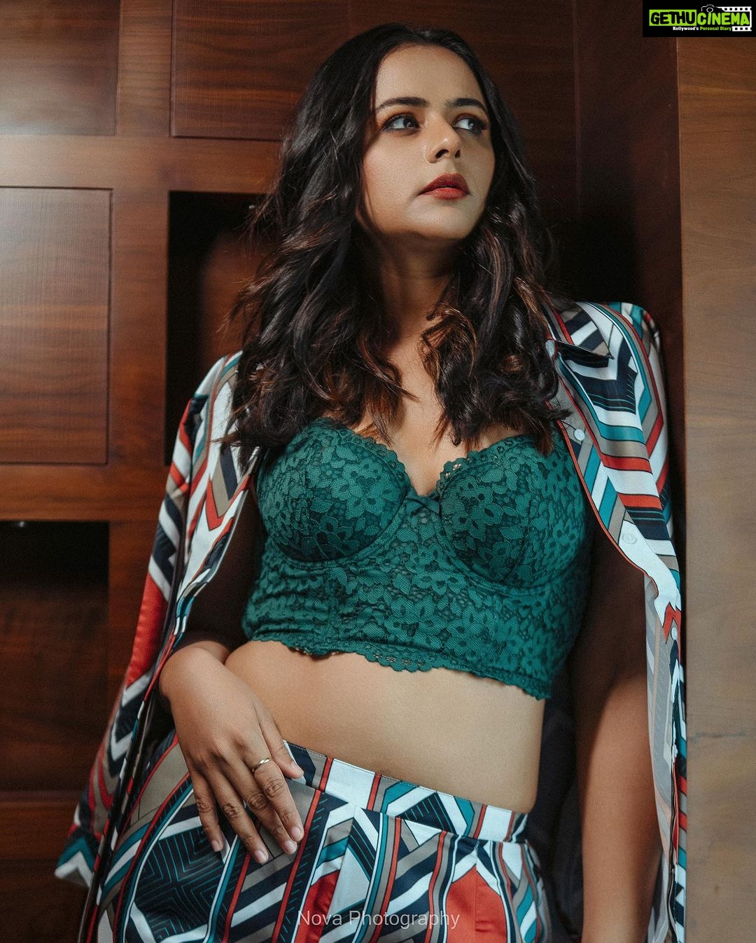 Prachi Tehlan Instagram - Just because I am in love with this song!! ~Vibes~ π€ CLICKED BY: @nova_photography___ RETOUCH BY: @sam_retouch STYLED BY: @mua_alisha_official MUAH: @mua_alisha_official DOP: @cinematographer_jibin_dev WEARING: @fxmlondonofficial #shootdiaries Kochi, India