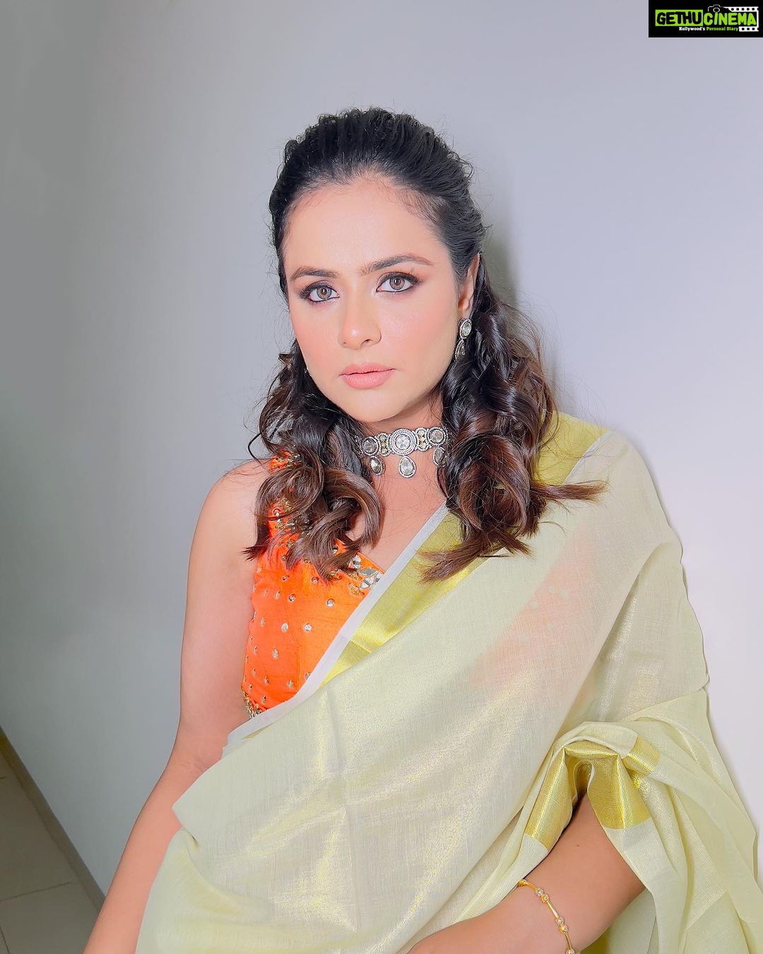 Prachi Tehlan Instagram - The glitters of the day β€οΈ PC : @prayagamartin ππππ Styled By: @rishu812 MUAH : @sheetal_makeupandhair Jewellery: @sollakdesigns Saree: @farashaat_uae #dubaidiaries #travel #actorslife Dubai, United Arab Emirates