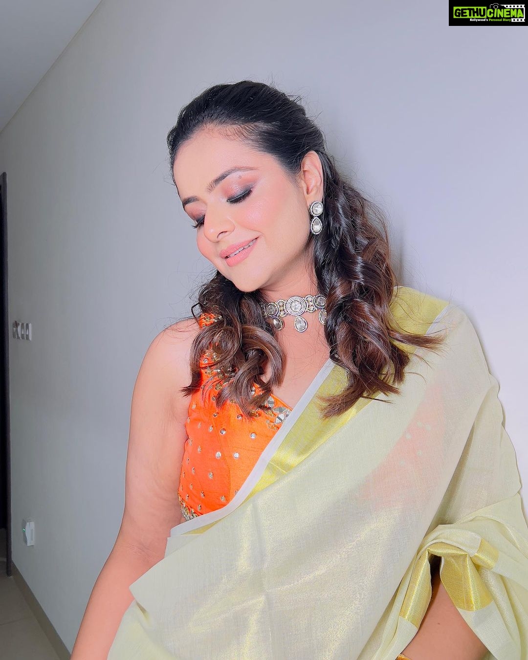 Prachi Tehlan Instagram - The glitters of the day β€οΈ PC : @prayagamartin ππππ Styled By: @rishu812 MUAH : @sheetal_makeupandhair Jewellery: @sollakdesigns Saree: @farashaat_uae #dubaidiaries #travel #actorslife Dubai, United Arab Emirates