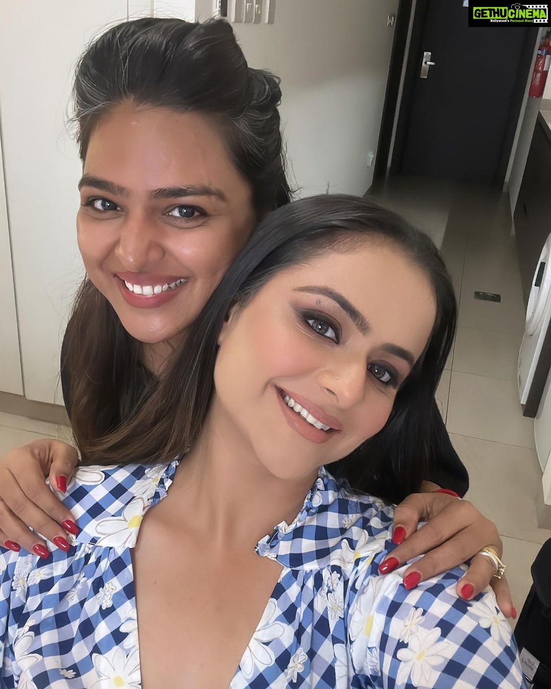 Prachi Tehlan Instagram - The glitters of the day β€οΈ PC : @prayagamartin ππππ Styled By: @rishu812 MUAH : @sheetal_makeupandhair Jewellery: @sollakdesigns Saree: @farashaat_uae #dubaidiaries #travel #actorslife Dubai, United Arab Emirates