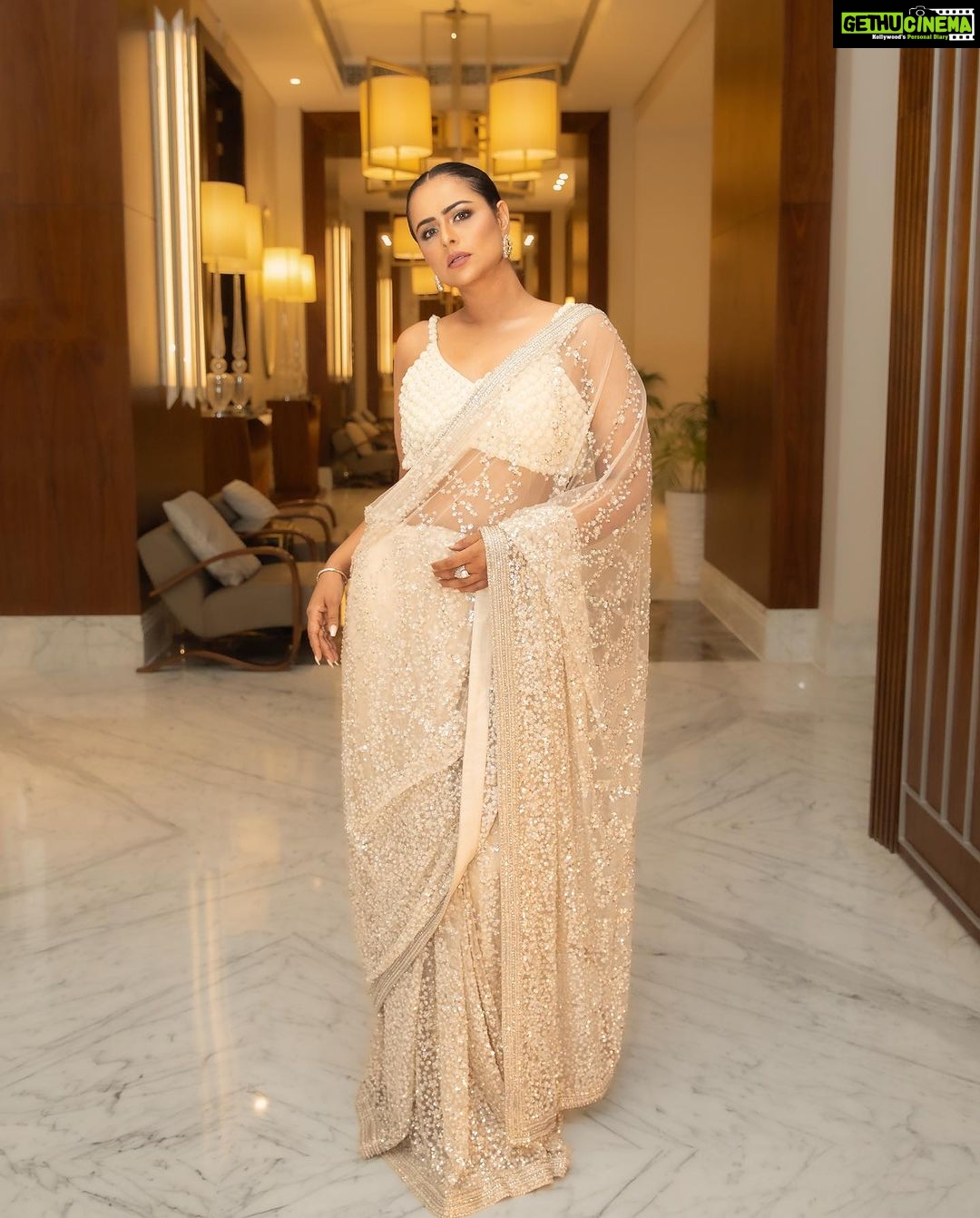 Prachi Tehlan Instagram - SIIMA Day 2 ❤️ Stylist: @rishu812 Wearing : @dlmayaofficial @dlmaya8 Accessories: @sollakdesigns MUAH: @glam_by_barsha Captured by: @reyansh_rahul_photography Event: @siimawards Hilton Dubai Al Habtoor City