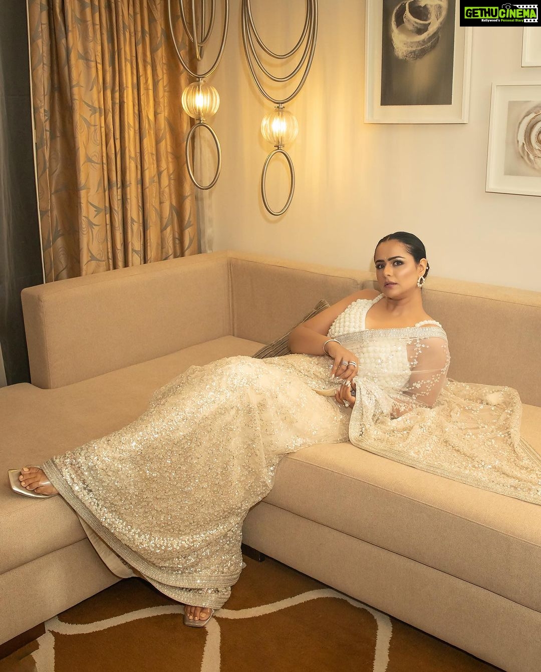 Prachi Tehlan Instagram - SIIMA Day 2 ❤️ Stylist: @rishu812 Wearing : @dlmayaofficial @dlmaya8 Accessories: @sollakdesigns MUAH: @glam_by_barsha Captured by: @reyansh_rahul_photography Event: @siimawards Hilton Dubai Al Habtoor City