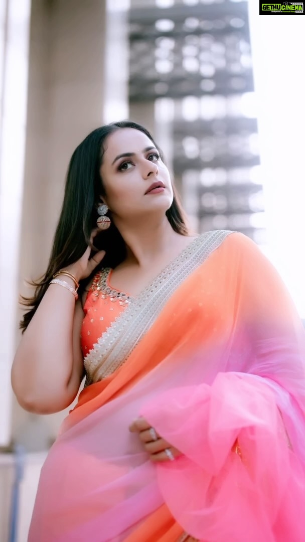 Prachi Tehlan Instagram - Finally got time to post this π§‘πβ€οΈ Stylist: @rishu812 Wearing : @phoolshreeofficial MUAH: @rosesdewladiessaloon Accessories: @sollakdesigns Captured by: @_jinto_peter PR : @socisparrow Dubai, United Arab Emirates