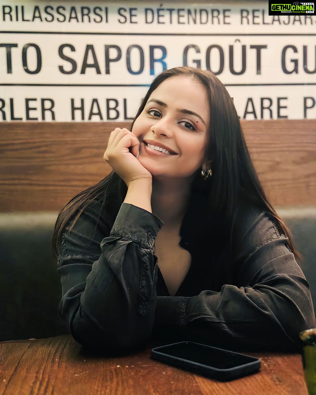 Prachi Tehlan Instagram - #nomakeup #goodcompany #goodfood #friends #beingpositive #inlove ❤️ Dubai, United Arab Emirates