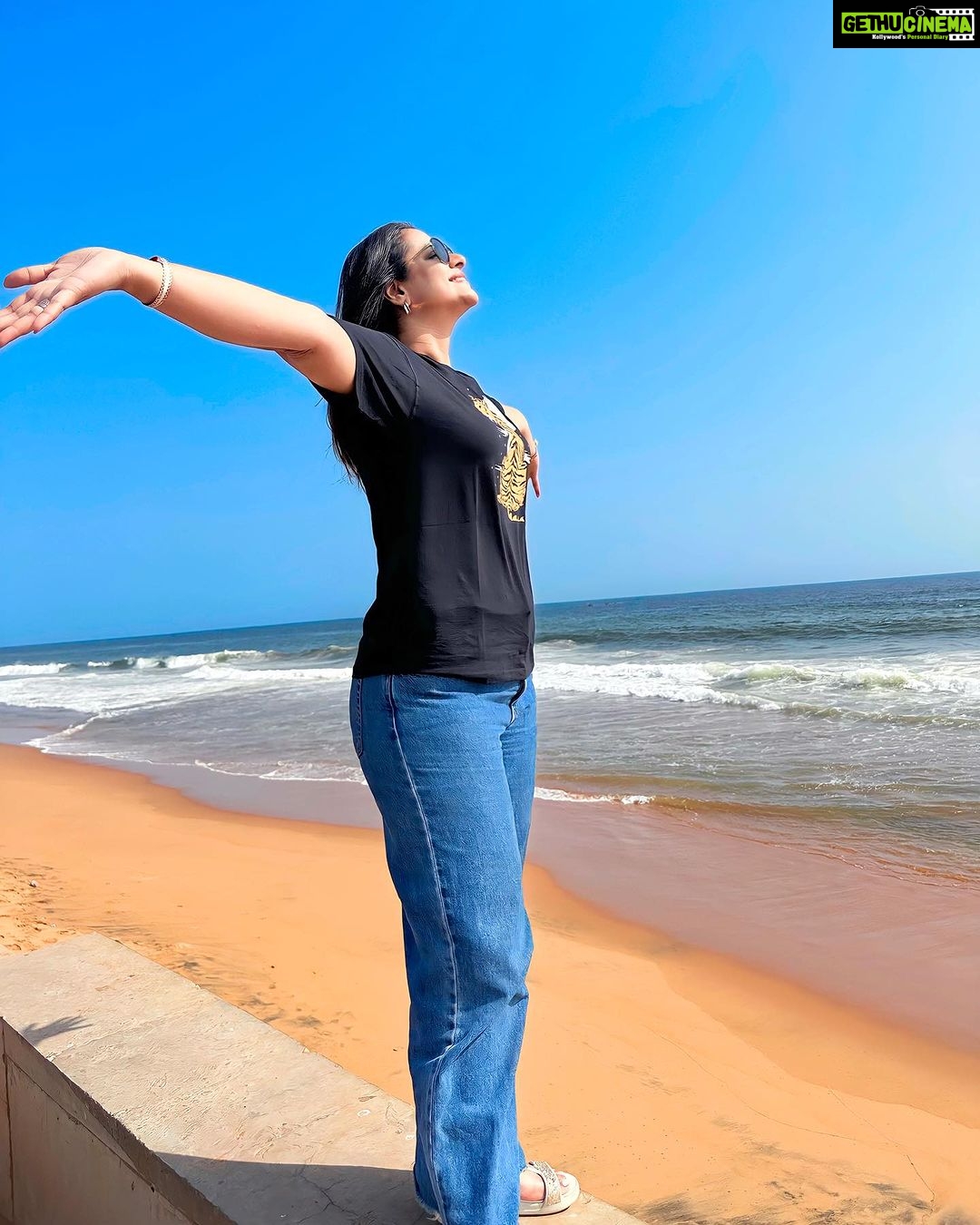 Prachi Tehlan Instagram - 💙🩵I consider myself blessed for the beauty of experiencing both the professions in one lifetime has not just empowered me but made me feel like a proud Indian. When I travel to different parts of country I don’t feel left out.. or being in a container to judge people. I treat all as one and that’s liberating. Freedom for me is to be able to do what you dream and express what you feel. It’s about freely chosen and freely engaged in. Sports and culture is a form of art which gets everyone united under one roof to achieve one single goal. Most important aspect is that the dedication needed can only come with passion. And that’s exactly is the beauty of being FREE and INDEPENDENT! 💙🩵 #FridayMornings #beingfree #beingindependentmeanswritingonesownstoryeveryday #beingwoman Trivandrum
