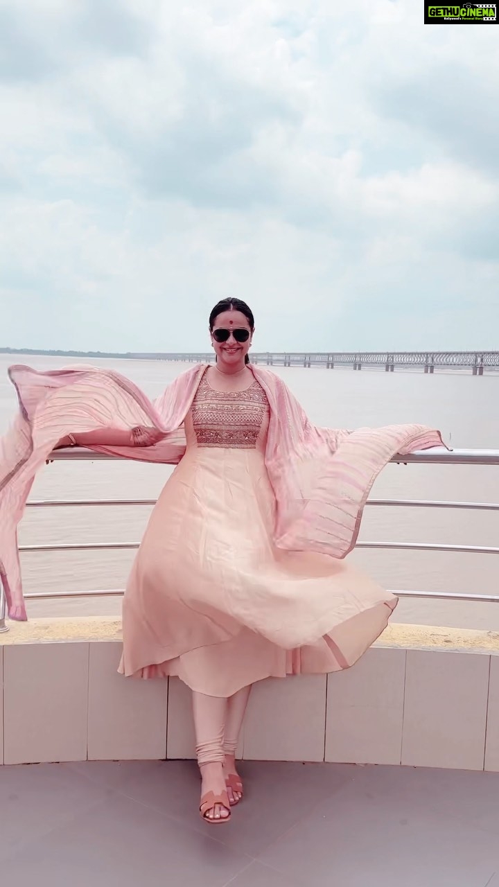Prachi Tehlan Instagram - Rajahmundry here I come to visit Godavari in the beautiful city where I got so much of love 🥰❤️❤️ @marganibharatofficial ‘s initiative Yuvatha Haritha has been launched with immersion of increasing green cover of the city by the encouraging the youth to nurture relationship with plants. Educate them on the importance of taking care of environment and its role in protecting our cities ! 🍃 Wearing @fatiz_official Designer @noushifatiz MUAH 💋 Self 😬 #blessed #andrapradesh #rajahmundry #socialcause
