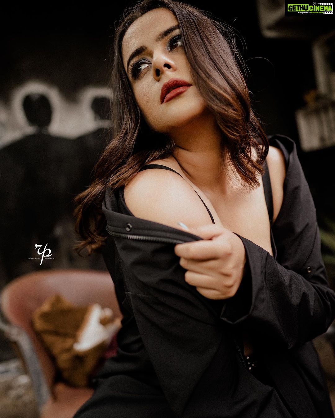 Prachi Tehlan Instagram - My favourite B&W series clicked by the one of the best in town and my all time favourite ! ❤️ Muse: @prachitehlan Photographer: @richard_antony_ Designer stylist : @jishadshamsudeen Makeup & HairStyling : @jcb_kochi Crew :@cinematographer_jibin_dev @knowrich Retouch : @sam_retouch #blackgirlmagic #blackandwhite Kochi, India