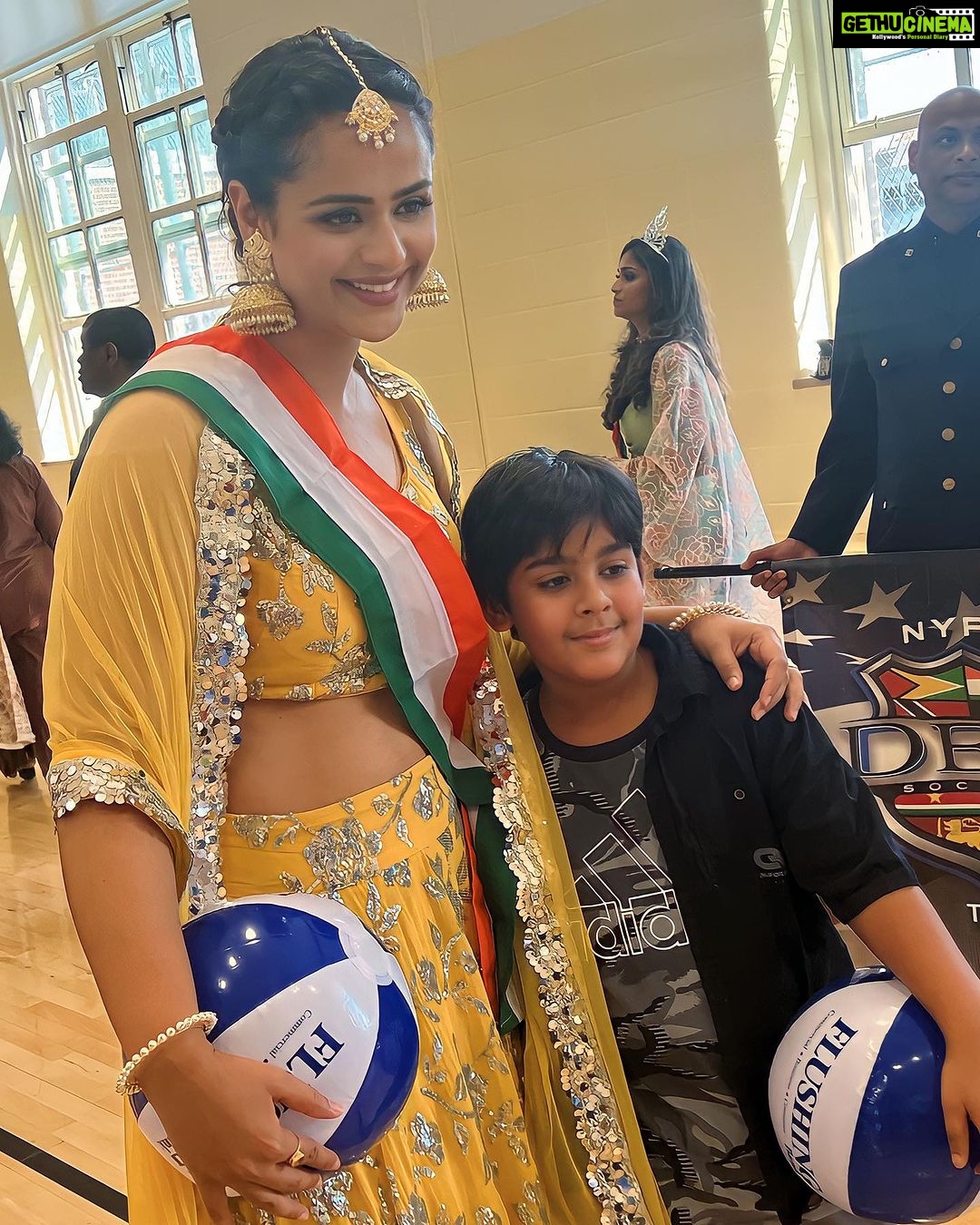 Prachi Tehlan Instagram - My fond memories of celebrating Independence Day in India and abroad. It’s so beautiful how sports and culture connects the people across borders and I am fortunate to experience both in one lifetime. Be free mentally and spiritually and celebrate the Independence Day 🇮🇳 everyday in your life until last. #happyindependenceday #76thindependenceday #indiaindependenceday #indian #proudindia Kochi, India