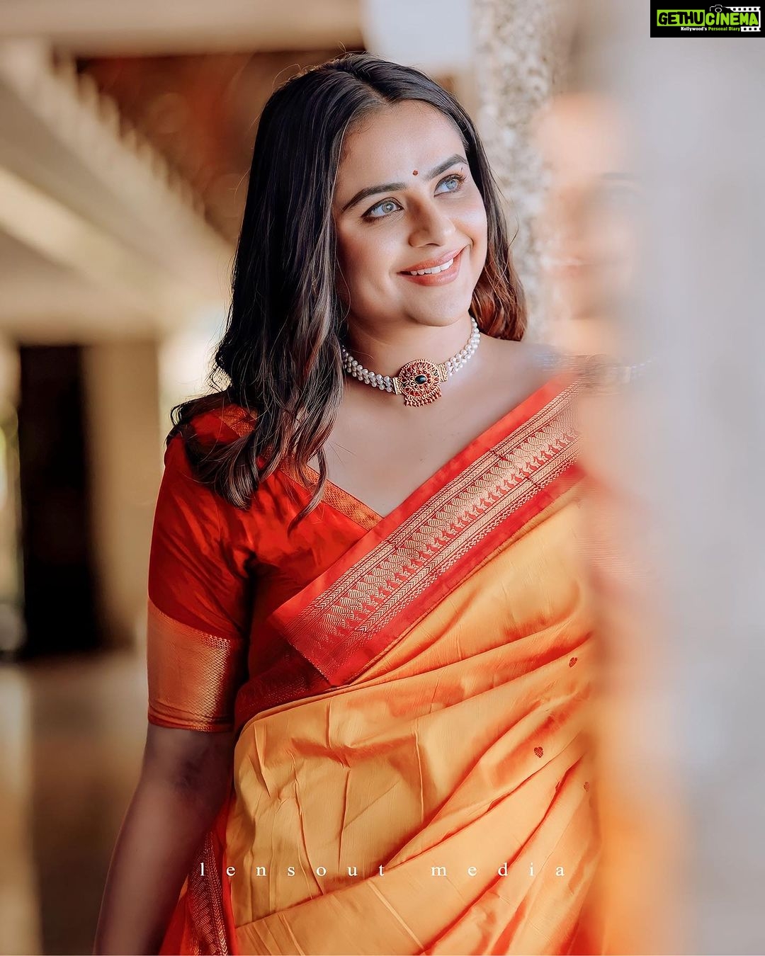 Prachi Tehlan Instagram - 2018 movie success celebration π₯ All about yesterday ! Success celebration of 2018 π₯ congratulations to the entire team. And thank you @venukunnappilly for having me as a guest to honor the team members. It was my privilege. Iβm so happy to see that team @kavyafilmcompany is expanding and making exceptional movies πβ€οΈ TEAM: DOP :@shanu_lensout_ Team : @lensoutmedia Styled By: @styyledbyjoe MUAH: @bushraz_makeupstudio Wearing: @byhand.in Jewellery : @kaya_online_ Location : @lemeridienkochi #2018movie #2018successstory #2018everyoneisahero Le Meridian Kochi