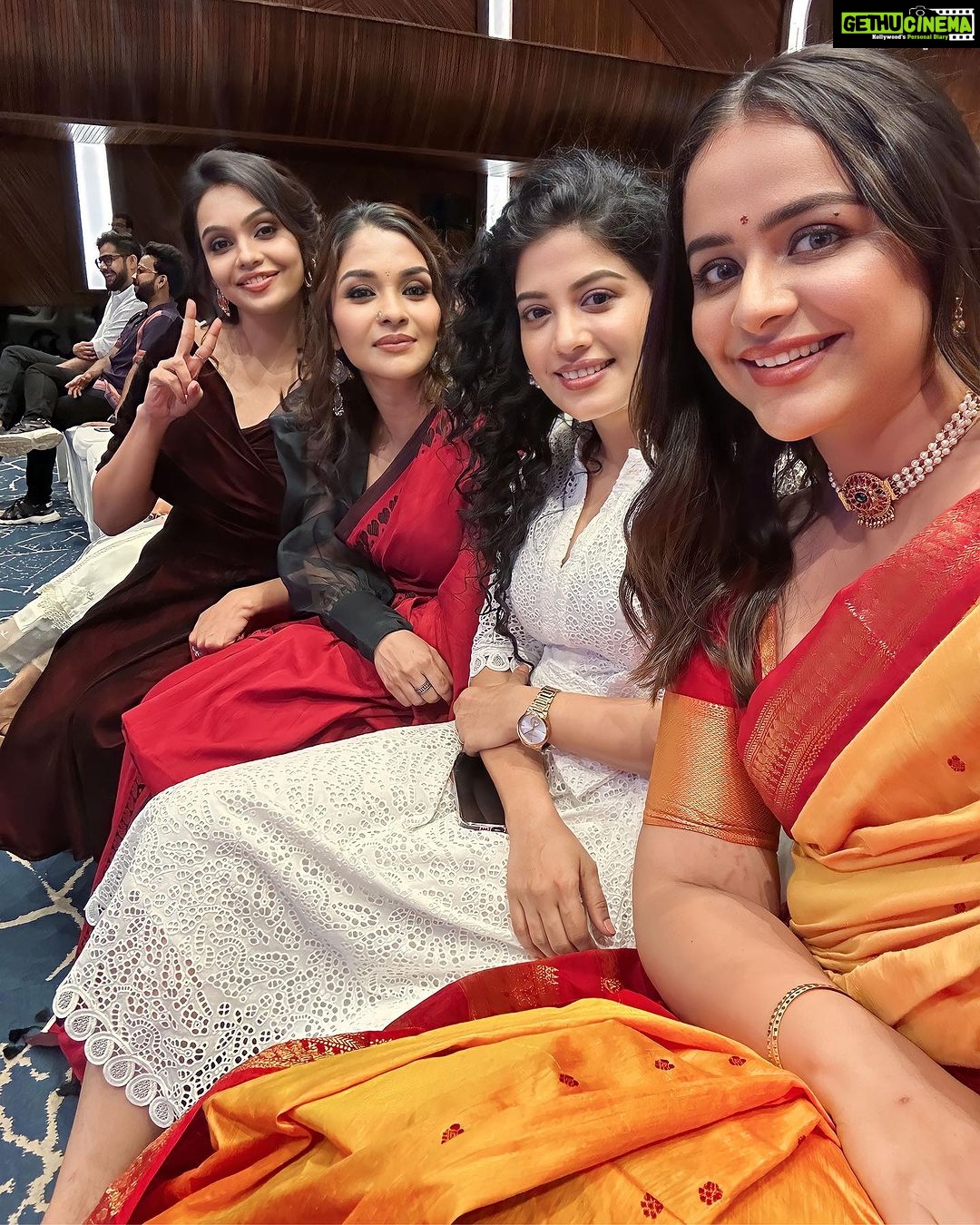 Prachi Tehlan Instagram - 2018 movie success celebration π₯ All about yesterday ! Success celebration of 2018 π₯ congratulations to the entire team. And thank you @venukunnappilly for having me as a guest to honor the team members. It was my privilege. Iβm so happy to see that team @kavyafilmcompany is expanding and making exceptional movies πβ€οΈ TEAM: DOP :@shanu_lensout_ Team : @lensoutmedia Styled By: @styyledbyjoe MUAH: @bushraz_makeupstudio Wearing: @byhand.in Jewellery : @kaya_online_ Location : @lemeridienkochi #2018movie #2018successstory #2018everyoneisahero Le Meridian Kochi