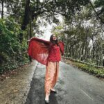 Prachi Tehlan Instagram - Dil ye mera bas mein nahi 🥰 Kyunki thandddd hai 🥶🥶🥶🥶🥶 Location : @monticleglamps , Vagamon PR : @nichestays #boutiquehotel #luxurious #vagamonhills #vagamondiaries #virginmountainsofindia #keralatourism #happiness #travellife #love Monticle Glamps