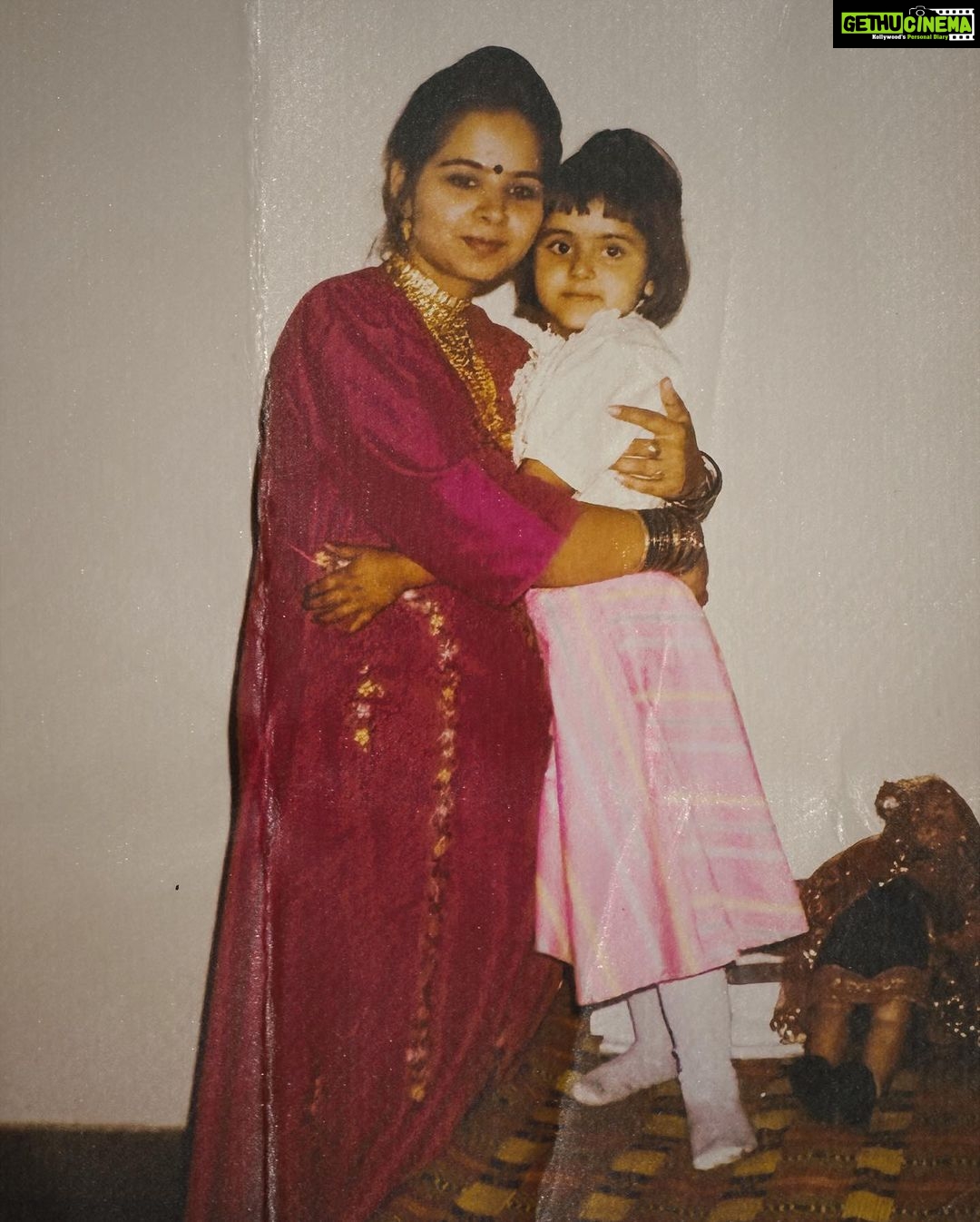 Prachi Tehlan Instagram - Swipe left to see all the mothers of my life.. मेरी माएँ और उनकी माँ 😍🥰🥰🥰 Happy Mothers Day to all the wonderful mothers in this world. 🫡😍 @poonam_tehlan @rachnadahiya62 #nani #mothersday2023 #love Delhi, India
