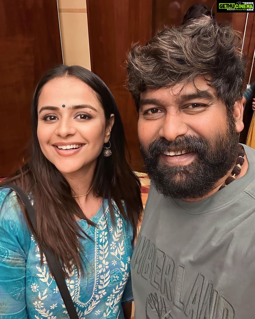 Prachi Tehlan Instagram - All about yesterday ๐ฅน during @amma.association rehearsals โบ๏ธ๐๐ @anu_sithara @jojugeorgeactorofficial @noushifatiz @actorjomol #keralaactors #malayalamactors #amma #performers #actorslife #loveforthework #happyfaces Kochi Marriott Hotel