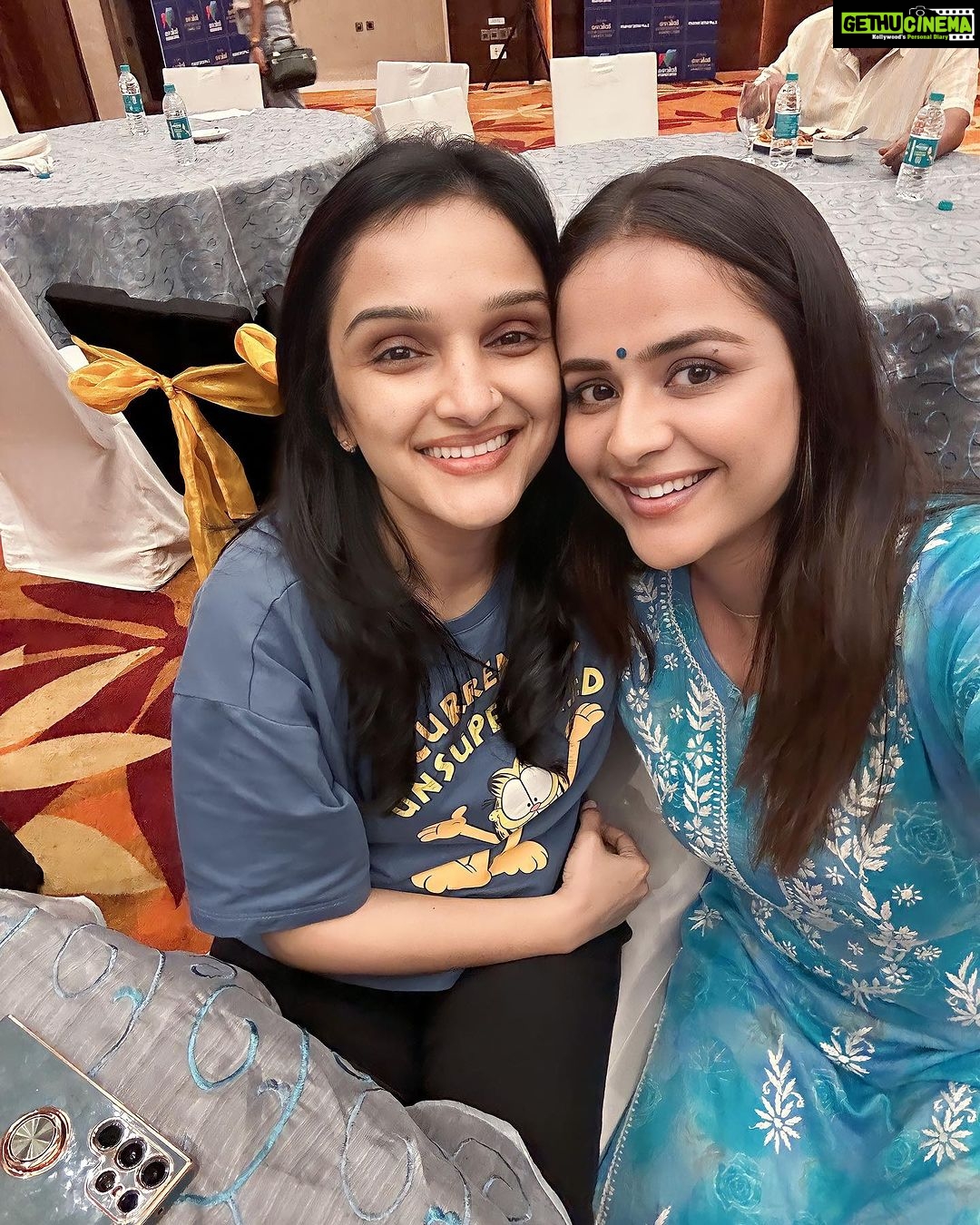 Prachi Tehlan Instagram - All about yesterday ๐ฅน during @amma.association rehearsals โบ๏ธ๐๐ @anu_sithara @jojugeorgeactorofficial @noushifatiz @actorjomol #keralaactors #malayalamactors #amma #performers #actorslife #loveforthework #happyfaces Kochi Marriott Hotel