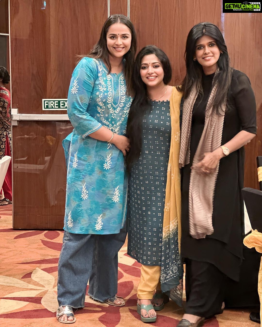 Prachi Tehlan Instagram - All about yesterday ๐ฅน during @amma.association rehearsals โบ๏ธ๐๐ @anu_sithara @jojugeorgeactorofficial @noushifatiz @actorjomol #keralaactors #malayalamactors #amma #performers #actorslife #loveforthework #happyfaces Kochi Marriott Hotel