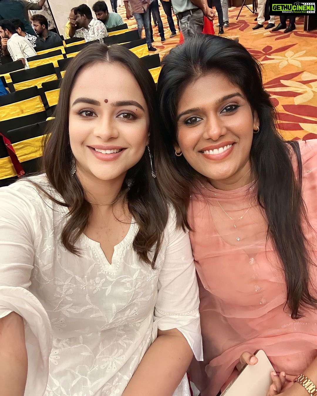 Prachi Tehlan Instagram - ‼️ SWIPE till END to see how my day went today with all the Malayalam actors during the inauguration of @amma.association entertainment awards 2023 😍 Special mention and thank you to the dearest friend @thanveer1408 😃🙌🏻 @mammootty @noushifatiz @actor.sidhique @bijumenonofficial #marriot #malayalamactors #ammaassociation #gettogether #family #love #fun #entertainment #kochi Kochi Marriott Hotel