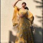 Prachi Tehlan Instagram - I'm the yellow flame that lights up even the darkest of nights 🤩😜 Wearing @sarashiva9 #beingquirky #newyorkdiaries #love #colorofsky #indiangirls #indianoutfit Hicksville, New York