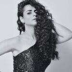 Prachi Tehlan Instagram - If you want to change the way you feel, Change the way you live 💫 #wednesdaymotivation #style #elegance #curls