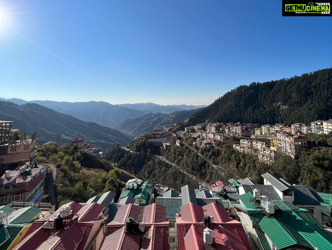 Prachi Tehlan Instagram - #TBT SWIPE LEFT to see the beauty ❤️❤️ we also played the game Spot the house 😍 it was funnnn India 🇮🇳 is beautiful ❤️ love my country #photodump #shimladiaries #roadtrip #photographerinme #iphonephotography #mountainlover #perspective ❤️ Shimla