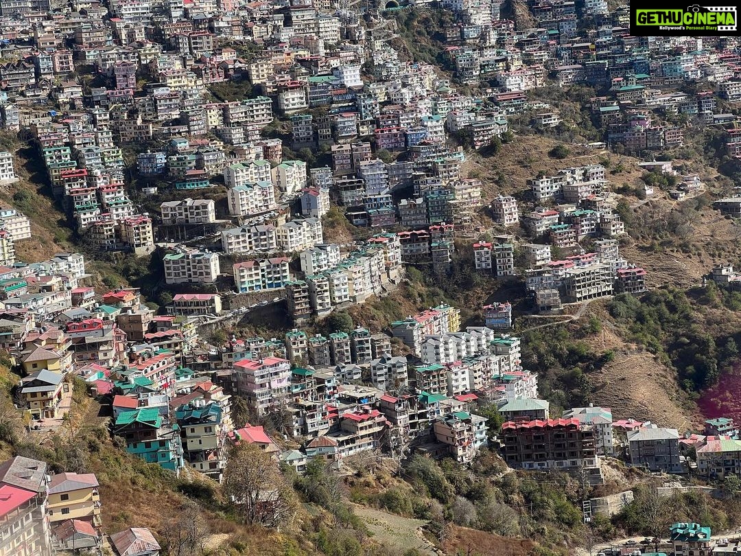 Prachi Tehlan Instagram - #TBT SWIPE LEFT to see the beauty ❤️❤️ we also played the game Spot the house 😍 it was funnnn India 🇮🇳 is beautiful ❤️ love my country #photodump #shimladiaries #roadtrip #photographerinme #iphonephotography #mountainlover #perspective ❤️ Shimla