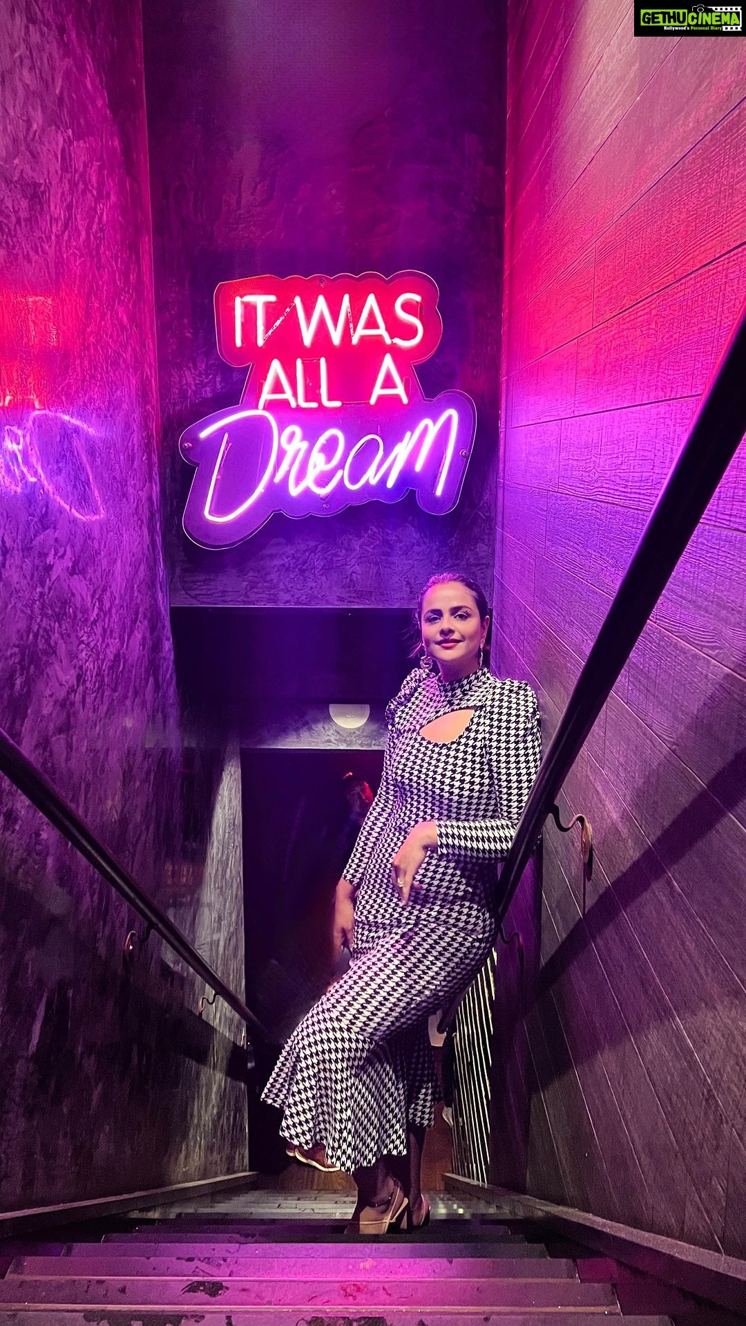 Prachi Tehlan Instagram - A perfect caption in the perfect city for the perfect moment for the perfect timing! 😇God’s Favourite for sure 😇 Goodmorning India 🇮🇳❤️ PC: @nik_kohli ‘Thank you for all lovely clicks love’ 🤗 #actor #love #model #actorslife #movies #bollywood #instagram #cinema #instagood #photography #artist #fashion #beautiful #photooftheday #cute #trending #style #prachitehlan #reeloftheday #theretoinspire #motivator #reelsofinstagram #trendingreels PHD Terrace at Dream Midtown