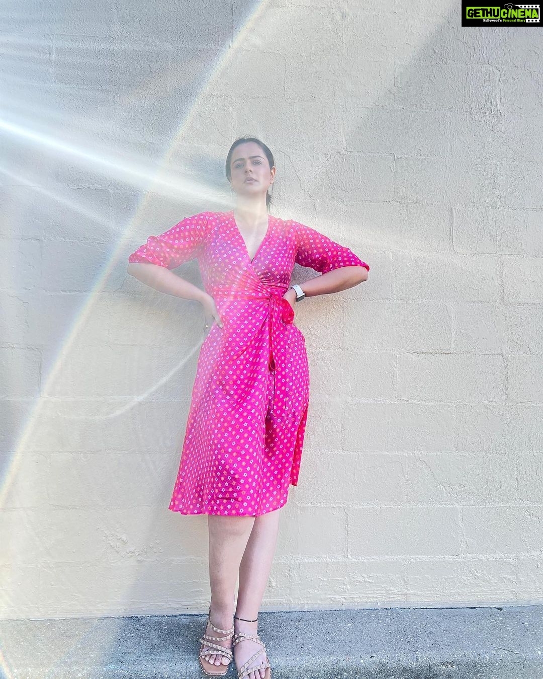 Prachi Tehlan Instagram - Stop me if you can ! Catch me if you can ! Iβm not settling for anything less in this lifetime π @thejaipurstory x @sonyashaikh #sportswoman #actress #livinglife #pinksuites #lovepink #NYC New York City, N.Y.