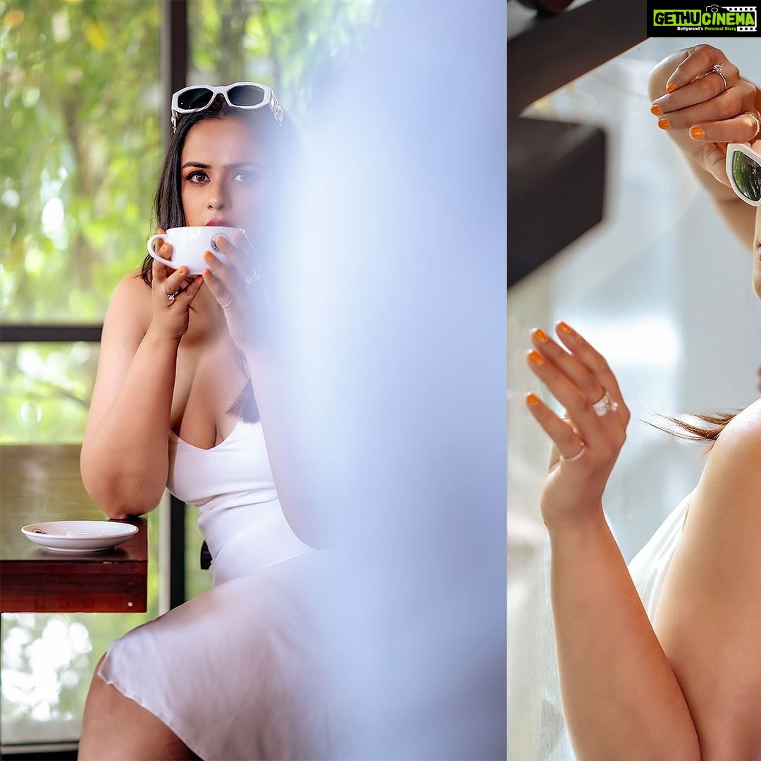 Prachi Tehlan Instagram - Coffee date anyone ? π CLICKED BY: @rbraymond_photography DOP: @jyothishkaviraj_dop ASSISTANT: @mr.akhi_ WEARING: @aydhaboutique_ ACCESSORIES: @aldo_shoes MUAH: @rajeshkodungallurmakeupstudio Assistant MUAH: @_ary___a_am_mu__z Location: @wildbuffscoffee Kochi, India