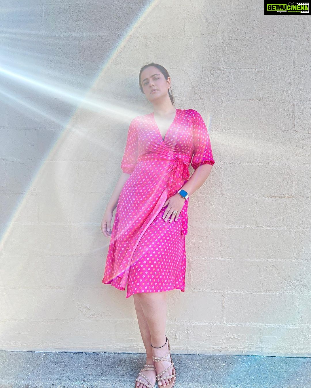 Prachi Tehlan Instagram - Stop me if you can ! Catch me if you can ! Iβm not settling for anything less in this lifetime π @thejaipurstory x @sonyashaikh #sportswoman #actress #livinglife #pinksuites #lovepink #NYC New York City, N.Y.