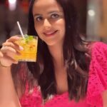 Prachi Tehlan Instagram - Who all are foody like me? 🫶🏻❤️ & @coachhalinahmed 🥰 Hotel @monsoonempress Restaurant @xiankochi Chef @anverzaki #foodlovers Monsoon Empress