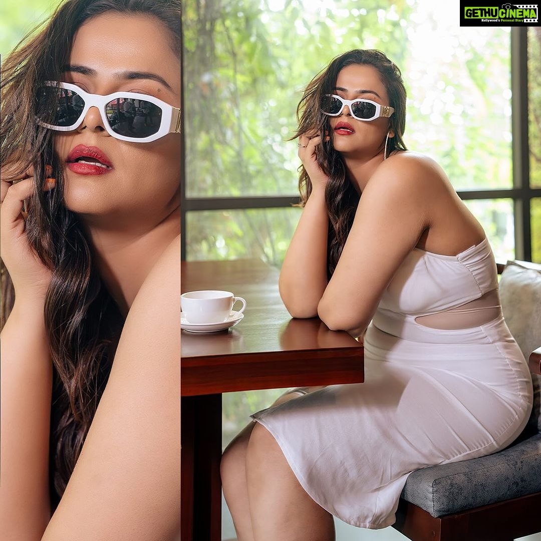 Prachi Tehlan Instagram - Coffee date anyone ? π CLICKED BY: @rbraymond_photography DOP: @jyothishkaviraj_dop ASSISTANT: @mr.akhi_ WEARING: @aydhaboutique_ ACCESSORIES: @aldo_shoes MUAH: @rajeshkodungallurmakeupstudio Assistant MUAH: @_ary___a_am_mu__z Location: @wildbuffscoffee Kochi, India