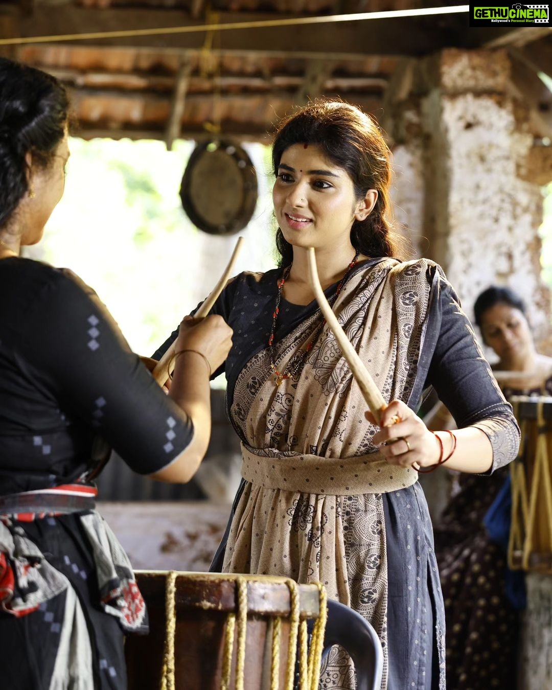 Pragya Nagra Instagram - CHENDA MELAM with @aami_thasnim 🌺 ✨️NADIKALIL SUNDARI YAMUNA✨️ PC @santhosh_pattambi1 Thanks for sharing the images @yellow_tooths 💫 @dhyansreenivasan @ajuvarghese @nirmal.palazhi @kalabhavan_shajohn @navas.vallikkunnu @unniraj2019 @rajeshazhikodan @aneeshgopalz @sohan_seenulal @aami_thasnim @vijesh_panathur @unnivellora @faisal_ali_dop @arunmuraleedharan_musical @sankarsharmaofficial @harinarayanan.b.k @manumanjith_s @sajeevchandiroor @sujithmattannur @jayanpoonkulam @prijin_jessy @anildev.k.nadesan @rathin_radhakrishnan @artmaniac_the_punkbro @muralikunnumpurath @vkumar0629 marty.martin_ @ajith_george_ag #NadikalilSundariYamuna #DhyanSreenivasan #AjuVarghese #watermanmurali #waterman #cinematicafilms #vijeshpanathur #unnivellora #vilaskumar #simimurali #Malayalamdramamovie #Malayalamnewmovie #malayalamcinema #malayalamcinema2023 #malayalammovie2023 #dhyannewmovie #sudheesh #bhanumathipayyannur #muralikunnumpurath #AjayMangad #aneeshgopal #nirmalpalazhi #navasvallikkunnunadikal