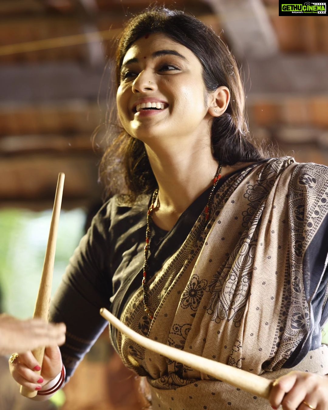 Pragya Nagra Instagram - CHENDA MELAM with @aami_thasnim 🌺 ✨️NADIKALIL SUNDARI YAMUNA✨️ PC @santhosh_pattambi1 Thanks for sharing the images @yellow_tooths 💫 @dhyansreenivasan @ajuvarghese @nirmal.palazhi @kalabhavan_shajohn @navas.vallikkunnu @unniraj2019 @rajeshazhikodan @aneeshgopalz @sohan_seenulal @aami_thasnim @vijesh_panathur @unnivellora @faisal_ali_dop @arunmuraleedharan_musical @sankarsharmaofficial @harinarayanan.b.k @manumanjith_s @sajeevchandiroor @sujithmattannur @jayanpoonkulam @prijin_jessy @anildev.k.nadesan @rathin_radhakrishnan @artmaniac_the_punkbro @muralikunnumpurath @vkumar0629 marty.martin_ @ajith_george_ag #NadikalilSundariYamuna #DhyanSreenivasan #AjuVarghese #watermanmurali #waterman #cinematicafilms #vijeshpanathur #unnivellora #vilaskumar #simimurali #Malayalamdramamovie #Malayalamnewmovie #malayalamcinema #malayalamcinema2023 #malayalammovie2023 #dhyannewmovie #sudheesh #bhanumathipayyannur #muralikunnumpurath #AjayMangad #aneeshgopal #nirmalpalazhi #navasvallikkunnunadikal