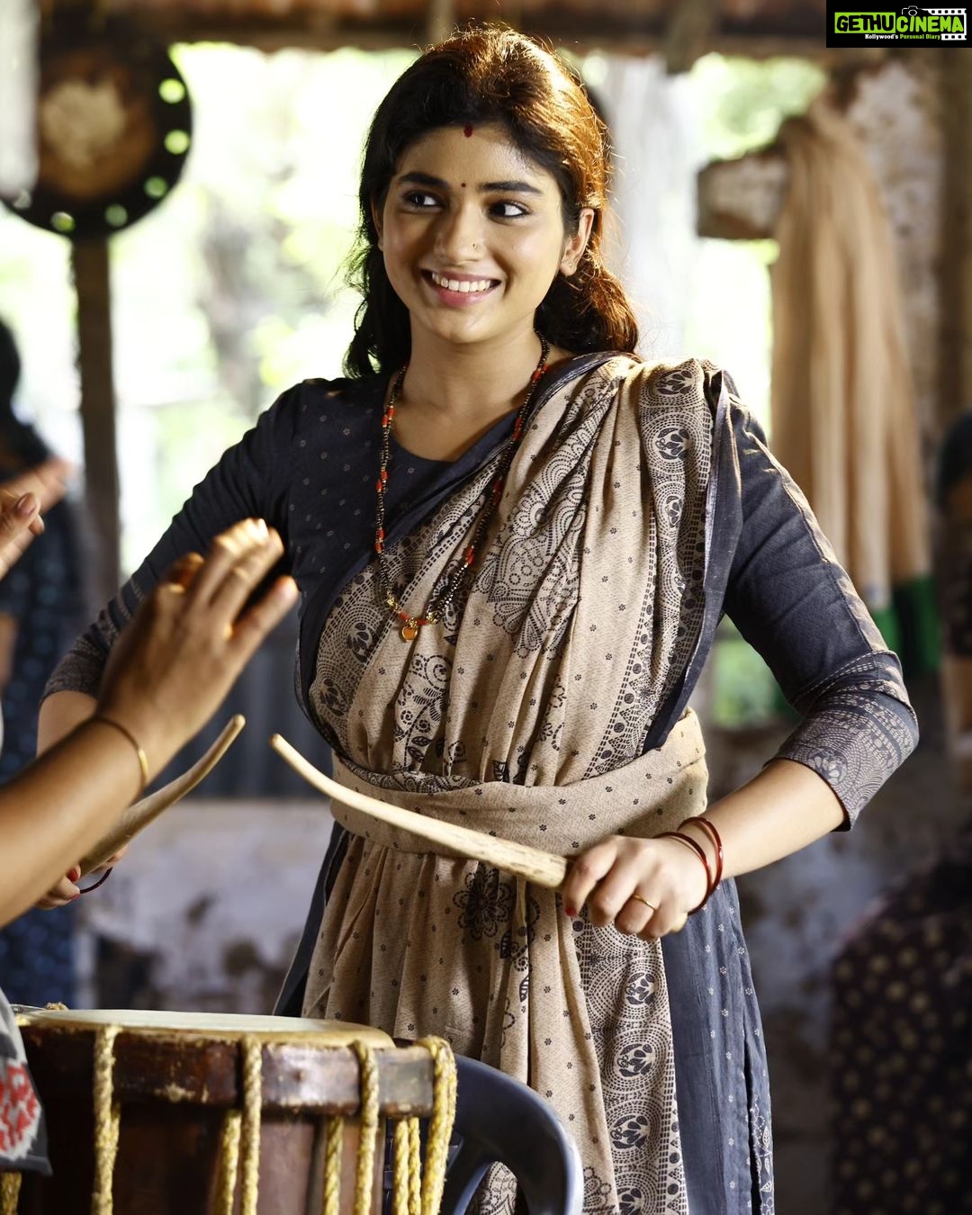 Pragya Nagra Instagram - CHENDA MELAM with @aami_thasnim 🌺 ✨️NADIKALIL SUNDARI YAMUNA✨️ PC @santhosh_pattambi1 Thanks for sharing the images @yellow_tooths 💫 @dhyansreenivasan @ajuvarghese @nirmal.palazhi @kalabhavan_shajohn @navas.vallikkunnu @unniraj2019 @rajeshazhikodan @aneeshgopalz @sohan_seenulal @aami_thasnim @vijesh_panathur @unnivellora @faisal_ali_dop @arunmuraleedharan_musical @sankarsharmaofficial @harinarayanan.b.k @manumanjith_s @sajeevchandiroor @sujithmattannur @jayanpoonkulam @prijin_jessy @anildev.k.nadesan @rathin_radhakrishnan @artmaniac_the_punkbro @muralikunnumpurath @vkumar0629 marty.martin_ @ajith_george_ag #NadikalilSundariYamuna #DhyanSreenivasan #AjuVarghese #watermanmurali #waterman #cinematicafilms #vijeshpanathur #unnivellora #vilaskumar #simimurali #Malayalamdramamovie #Malayalamnewmovie #malayalamcinema #malayalamcinema2023 #malayalammovie2023 #dhyannewmovie #sudheesh #bhanumathipayyannur #muralikunnumpurath #AjayMangad #aneeshgopal #nirmalpalazhi #navasvallikkunnunadikal