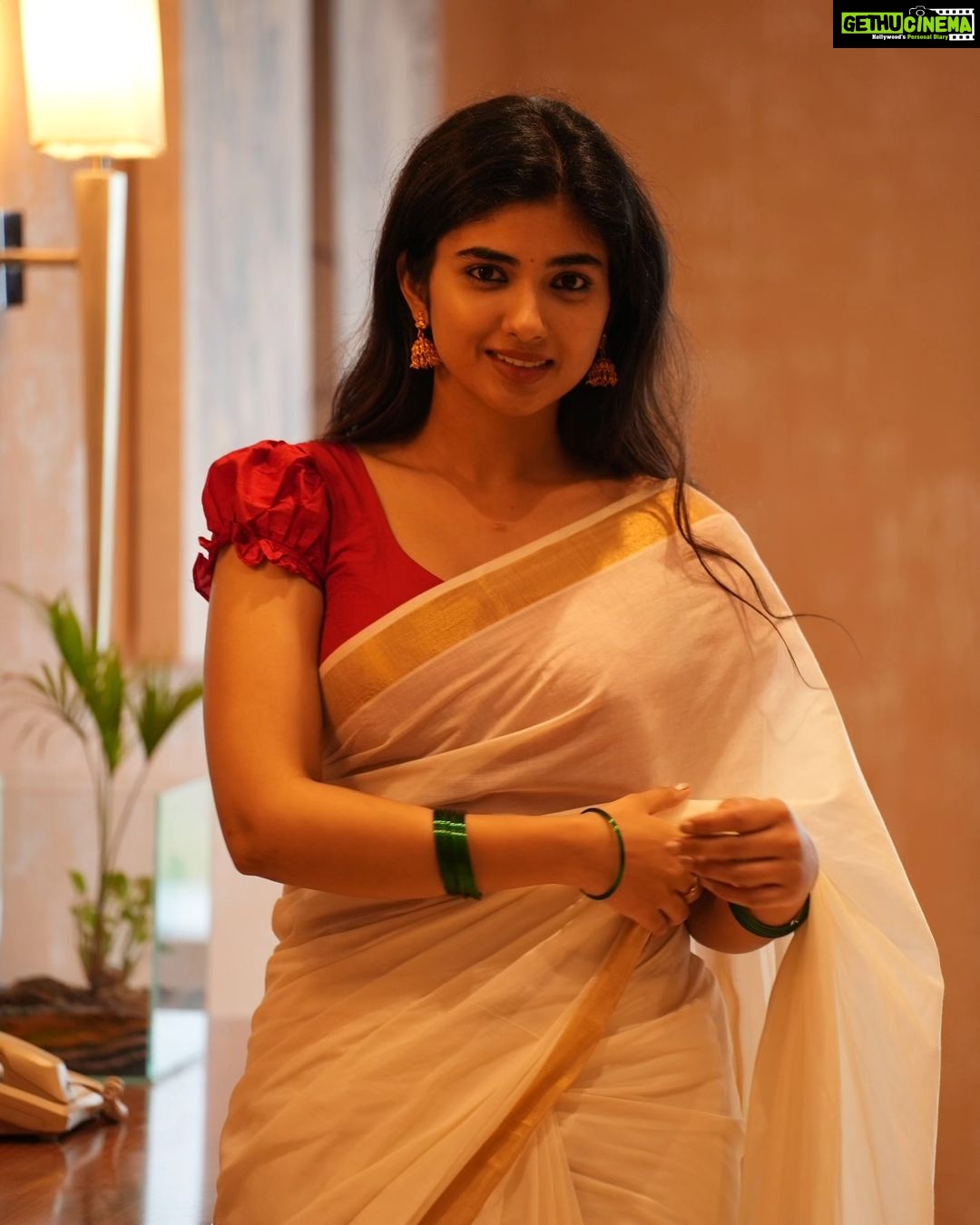 Pragya Nagra Instagram - Yamuna🌺 PC @letstalkmalayalam Location @holidayinn_cochin #keralagirls #malayaligirl #malayalamcinema #malayalammovie #onamsaree #telugugirls #teluguammayi #teluguactress #tamilgirls #telugugirl #telugucinema#tollywood #biggbosstelugu #telugureels #trending #hyderabad #telugustatus #teluguhot #tamilgirl #tamilponnu #telugumovies #telugusongs #telugubgm #samantha #tamilheroine