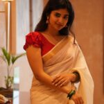Pragya Nagra Instagram - Yamuna🌺 PC @letstalkmalayalam Location @holidayinn_cochin #keralagirls #malayaligirl #malayalamcinema #malayalammovie #onamsaree #telugugirls #teluguammayi #teluguactress #tamilgirls #telugugirl #telugucinema#tollywood #biggbosstelugu #telugureels #trending #hyderabad #telugustatus #teluguhot #tamilgirl #tamilponnu #telugumovies #telugusongs #telugubgm #samantha #tamilheroine