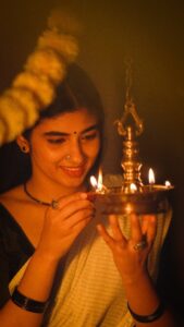 Pragya Nagra Instagram - 🪔 Diwali 🪔 In frame : @pragyanagra Direction, Dop, Edit, DI : @bigil.benoy Makeup and hair : @eyerah_makeover Style : @fathosiya Jewellery : @__vydhehi_rental_jewellery__ & @ofabee_women_store_aluva Unit : @tejas_media_international Special thanks : @aarya_janaki Diwali reel , Diwali reels #diwalireels #pragyanagra #pragya #bigilbenoy #bigilkbenoy #bigil #diwali #kerala #festival #happydiwali #devi #diwalivibes #hindu #cinematography #festiveseason #art #deepavali #indianfestival #navratri #diwalihampers #diwalicelebration #rangoli #traditional