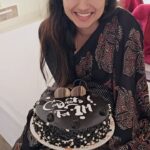 Pragya Nagra Instagram - Thankyou so so so much @shrutivijayan.s 🥹❤️💫 Can’t tell you what this means 🌟 @que.sera.saraa got me a cake for my Blue Tick Verification on Instagram🌺 And now this….I believe all my life it’s only been girls who’ve made my achievements so much more meaningful and worth celebrating 🎉 I’ve had these beautiful beautiful angels surprising me when I least expected it! Thankyou again @shrutivijayan.s 🥹❤️🥳💫 Delivered by @siju_wilson 🌸 Saree by @swapnamanthra 🌺 Aluva