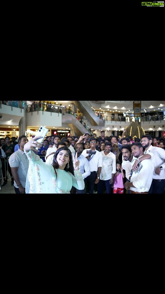 Pragya Nagra Instagram - It's such a great pleasure to be a part of the vivo V29 series Experience Zone at Nexus Vijaya Forum Mall, and I thank everyone for joining me to experience this stunning MasterPiece. The 3D curved display, color-changing feature, and night portrait with smart aura light make the vivo V29 series stand out of the box. Do purchase the vivo V29 Series and let me know your experience. #masterpiece #delighteverymoment Anarkali @fiorebymalar_