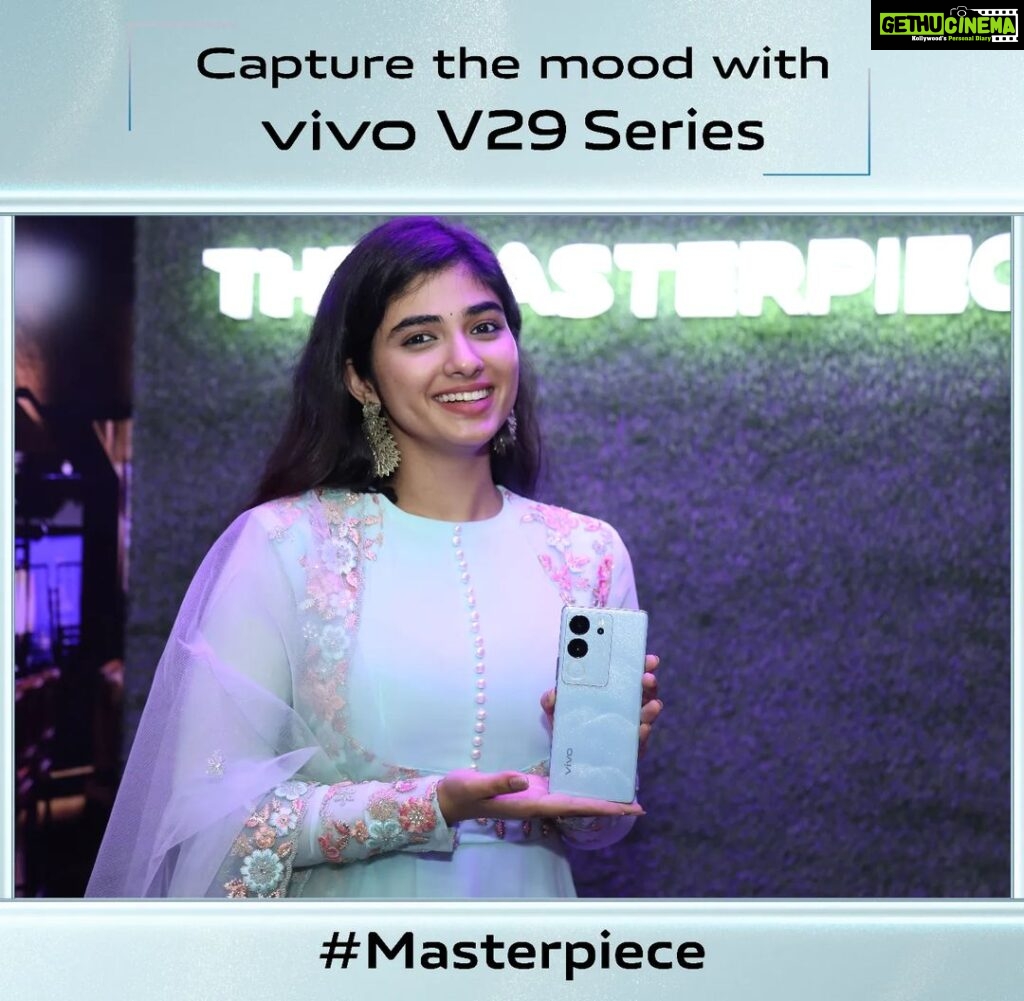 Pragya Nagra Instagram - #V29 Series It was a wounderful experience to be a part of vivo V29 series Experience Zone at forum mall. The best part about the mobile is 1. Ultimate 3D Curved Display! 2. Color Changing Glass Finish. 3. Night portrait with Smart aura light , which makes your picture perfect. Do purchase vivo V29 Series and let me know your experience... Outfit @fiorebymalar_
