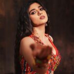 Pragya Nagra Instagram - GODDESS ENERGY🔥 In frame @pragyanagra Styling & Concept @soigne_official_ Shot by @en.nizharpadam Outfit @rajarani_couture Makeup @aura_makeoverartistry Hairstyle @peya_makeoverartistry Asst @darshna_ramesh #fashionstylist #styling #photoshoot #conceptstyling #detailshots #traditional #lehengacholi #navratri #studiophotography #pragyanagra #telugucinema #tamilcinema #actress #trending #anglagade Chennai, India