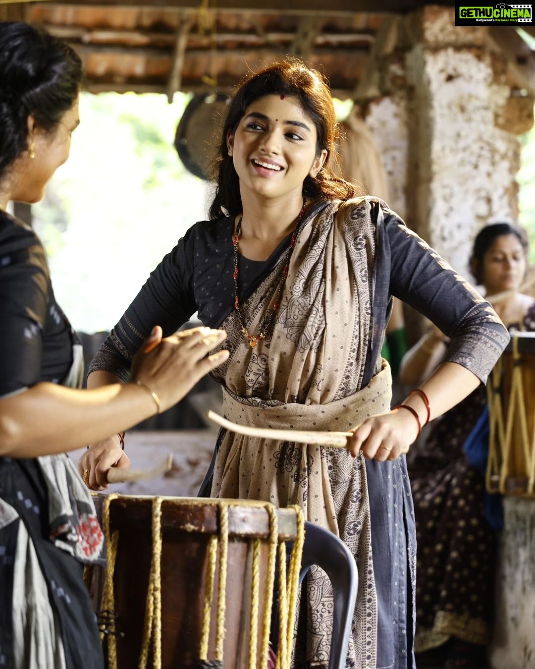 Pragya Nagra Instagram - CHENDA MELAM with @aami_thasnim 🌺 ✨️NADIKALIL SUNDARI YAMUNA✨️ PC @santhosh_pattambi1 Thanks for sharing the images @yellow_tooths 💫 @dhyansreenivasan @ajuvarghese @nirmal.palazhi @kalabhavan_shajohn @navas.vallikkunnu @unniraj2019 @rajeshazhikodan @aneeshgopalz @sohan_seenulal @aami_thasnim @vijesh_panathur @unnivellora @faisal_ali_dop @arunmuraleedharan_musical @sankarsharmaofficial @harinarayanan.b.k @manumanjith_s @sajeevchandiroor @sujithmattannur @jayanpoonkulam @prijin_jessy @anildev.k.nadesan @rathin_radhakrishnan @artmaniac_the_punkbro @muralikunnumpurath @vkumar0629 marty.martin_ @ajith_george_ag #NadikalilSundariYamuna #DhyanSreenivasan #AjuVarghese #watermanmurali #waterman #cinematicafilms #vijeshpanathur #unnivellora #vilaskumar #simimurali #Malayalamdramamovie #Malayalamnewmovie #malayalamcinema #malayalamcinema2023 #malayalammovie2023 #dhyannewmovie #sudheesh #bhanumathipayyannur #muralikunnumpurath #AjayMangad #aneeshgopal #nirmalpalazhi #navasvallikkunnunadikal