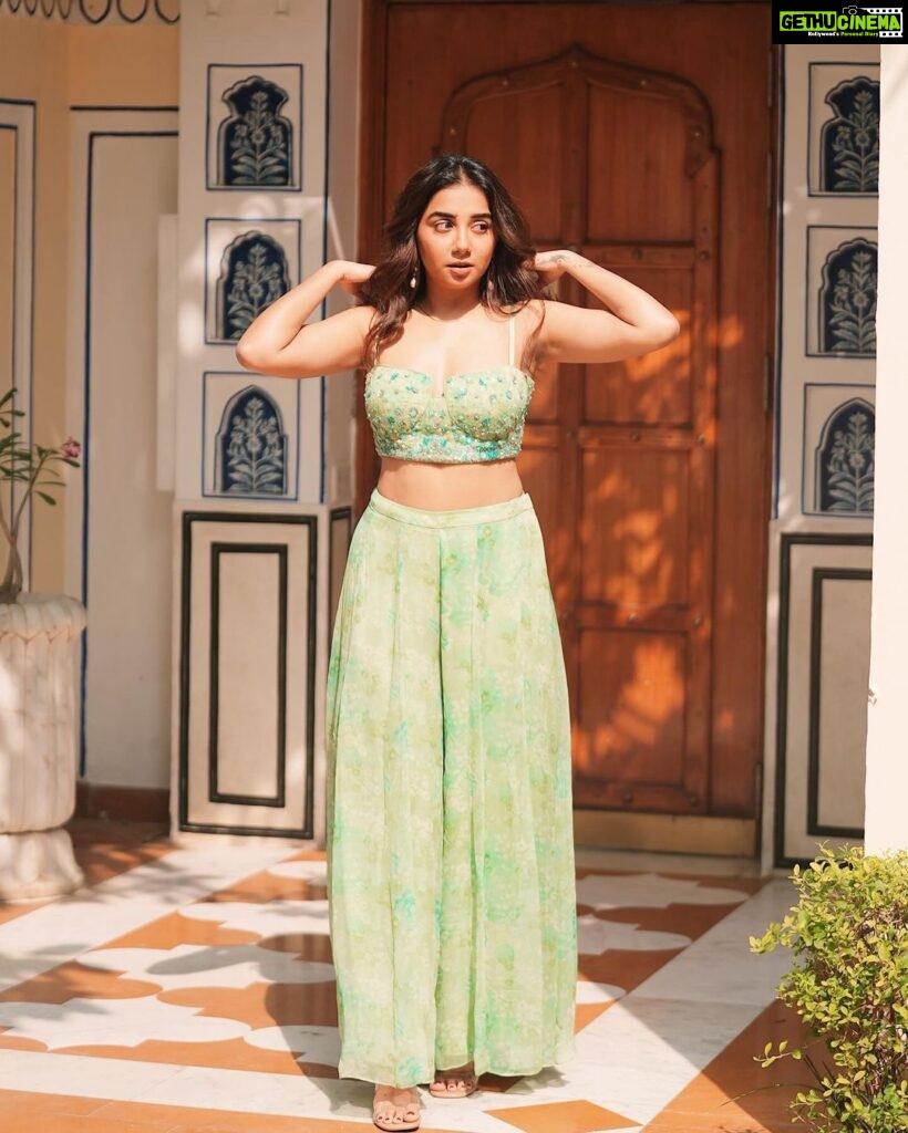 Prajakta Koli Instagram - Ye wali photos use karna Madame Tussauds ke liye inspo. Thenkyaoooo 🫶🏼 … 📷- @roverdiaries_ Wearing @anitadongre Jaipur, Rajasthan