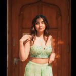 Prajakta Koli Instagram - The mor in my hiwda goes tak thaiyya thaiyya. 🦚 … Wearing @anitadongre 📷- @roverdiaries_
