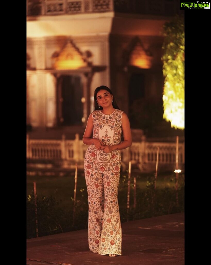 Prajakta Koli Instagram - Last night for @anitadongre ‘s #BeKindReWild ♥ What a spectacular evening. Thank you @princessdiyakumarifoundation @anitadongre @kartikigonsalves 💜 … Wearing @anitadongre 📷- @roverdiaries_ City Palace, Jaipur