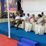 Prajakta Mali Instagram - आज आयूष्यात पहिल्यांदा “राष्ट्रीय स्वयंसेवक संघाचा - विजयादशमी उत्सव” अनुभवता आला. . ते ही ‘केंद्रिय मंत्री - नितीनजी गडकरी व उपमुख्यमंत्री देवेंद्रजी फडणवीस’ यांच्या समवेत. समस्त संघ परिवाराचे यासाठी मनापासून आभार. 🌟🙏😇 . #RSS #विजयादशमी #संघपरिवार #शिस्त #राष्ट्रप्रेम #भारत #प्रेरणादायी #सरसंघचालक_डॉ_मोहन_भागवत_जी . @devendra_fadnavis जी.. @gadkari.nitin जी @drmohanbhagwat . #भाग्यवान #prajakttamali @💫