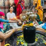 Prajakta Mali Instagram - चिदानंद रूपा “शिवोऽहम् शिवोऽहम्”… 🔱 . आजच्या सोमवारी संकल्प सोडला.. येत्या वर्षात “१२ ज्योतिर्लिंग यात्रा” करणार. आज सुरूवात झाली - “महाराष्ट्रातल्या - परळी वैजनाथ” पासून. (ही यात्रा एकसंधपणे करता आली असती तर जास्त आनंद झाला असता, पण कामाच्या commitments मध्ये ते शक्य नाही. आपणांस तसे जमत असेल तर जरूर करावे. एकसंधपणे यात्रा करणे इष्ट.) . #महादेव #साधक #शिवभक्त #prajakttamali @💫