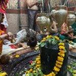 Prajakta Mali Instagram - चिदानंद रूपा “शिवोऽहम् शिवोऽहम्”… 🔱 . आजच्या सोमवारी संकल्प सोडला.. येत्या वर्षात “१२ ज्योतिर्लिंग यात्रा” करणार. आज सुरूवात झाली - “महाराष्ट्रातल्या - परळी वैजनाथ” पासून. (ही यात्रा एकसंधपणे करता आली असती तर जास्त आनंद झाला असता, पण कामाच्या commitments मध्ये ते शक्य नाही. आपणांस तसे जमत असेल तर जरूर करावे. एकसंधपणे यात्रा करणे इष्ट.) . #महादेव #साधक #शिवभक्त #prajakttamali @💫