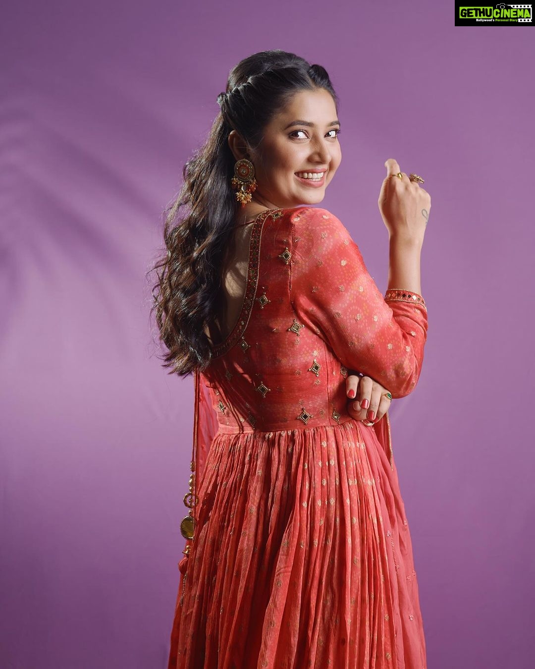 Prajakta Mali Instagram - Believing in the power of magic π« . Everything can change upside down in a fraction of second. . #magic #happens #navratree #red #prajakttamali @π₯ . Outfit: @bahaaraofficial @pop.potential Jewellery - @aarika_by_chandrika Styled by - @rajasidatar @sheerlychic Assisted by - @_mansikadam13 Hmu - @seemaofficial @mirrormajestymakeupacademy_ Clicked by - @thepolaroid8