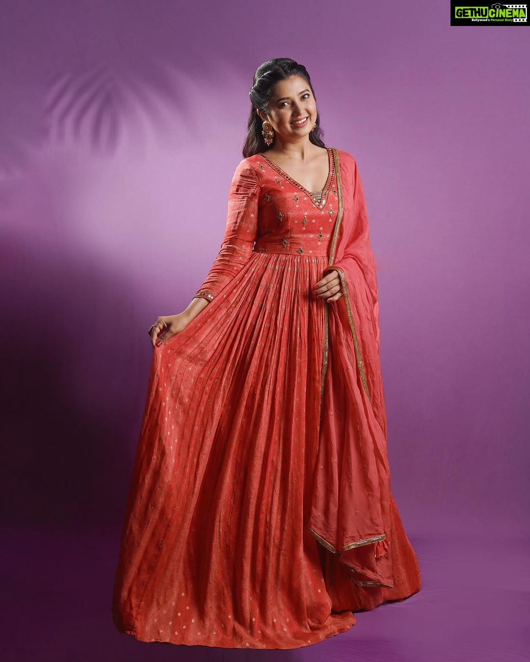 Prajakta Mali Instagram - Remembering the power within. . Soft yet strong 🎯. . #नारीशक्ती . #love #smile #durga #adishakti @♥️ . Outfit: @bahaaraofficial @pop.potential Jewellery - @aarika_by_chandrika Styled by - @rajasidatar @sheerlychic Assisted by - @_mansikadam13 Hmu - @seemaofficial @mirrormajestymakeupacademy_ Clicked by - @thepolaroid8